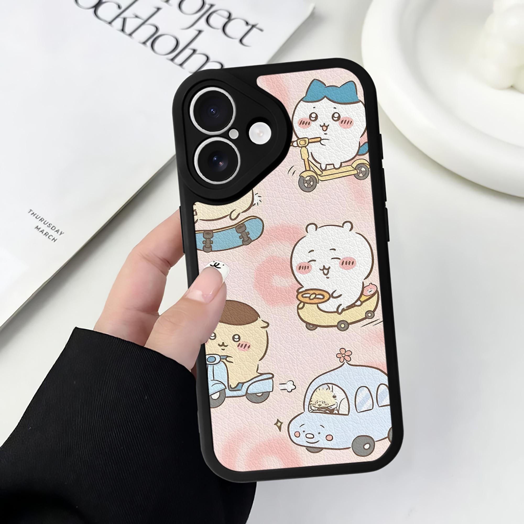 （画像用） ちいかわ Chii-kawa 【iPhone 16シリーズ対応】シリコンスマホケース（レザー調） 材質：シリコン